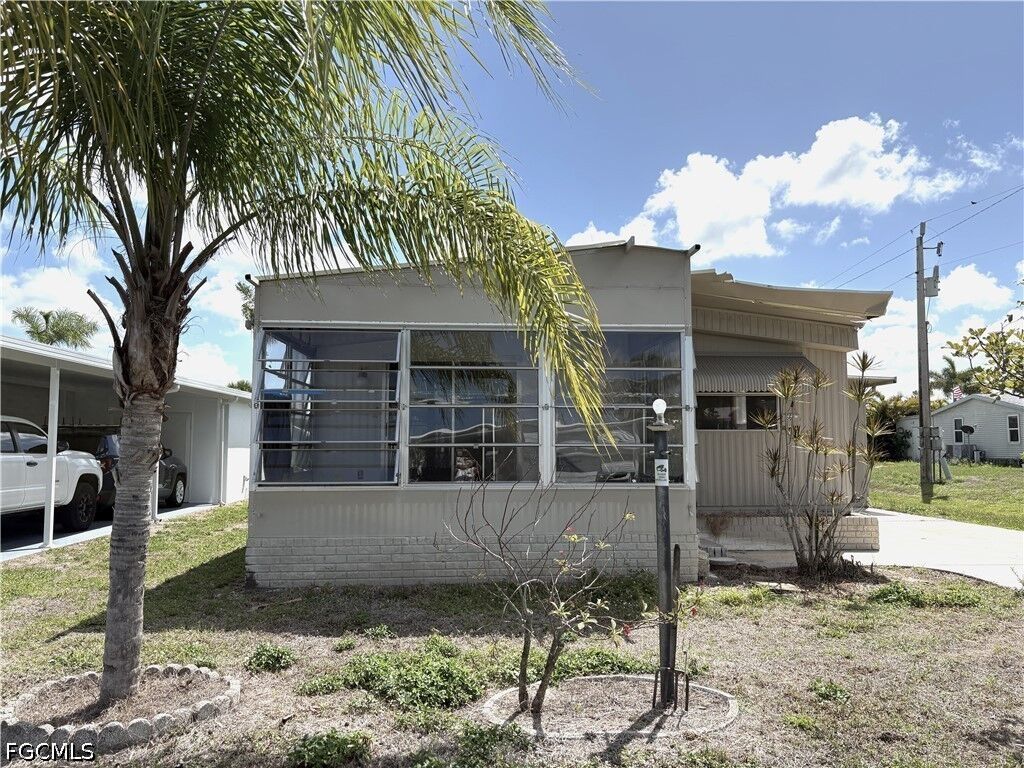 Property Photo:  661 Coral Lane  FL 33917 
