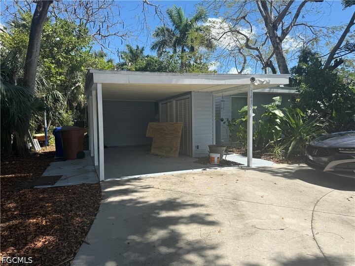 Property Photo:  1435 Alcazar Avenue  FL 33901 