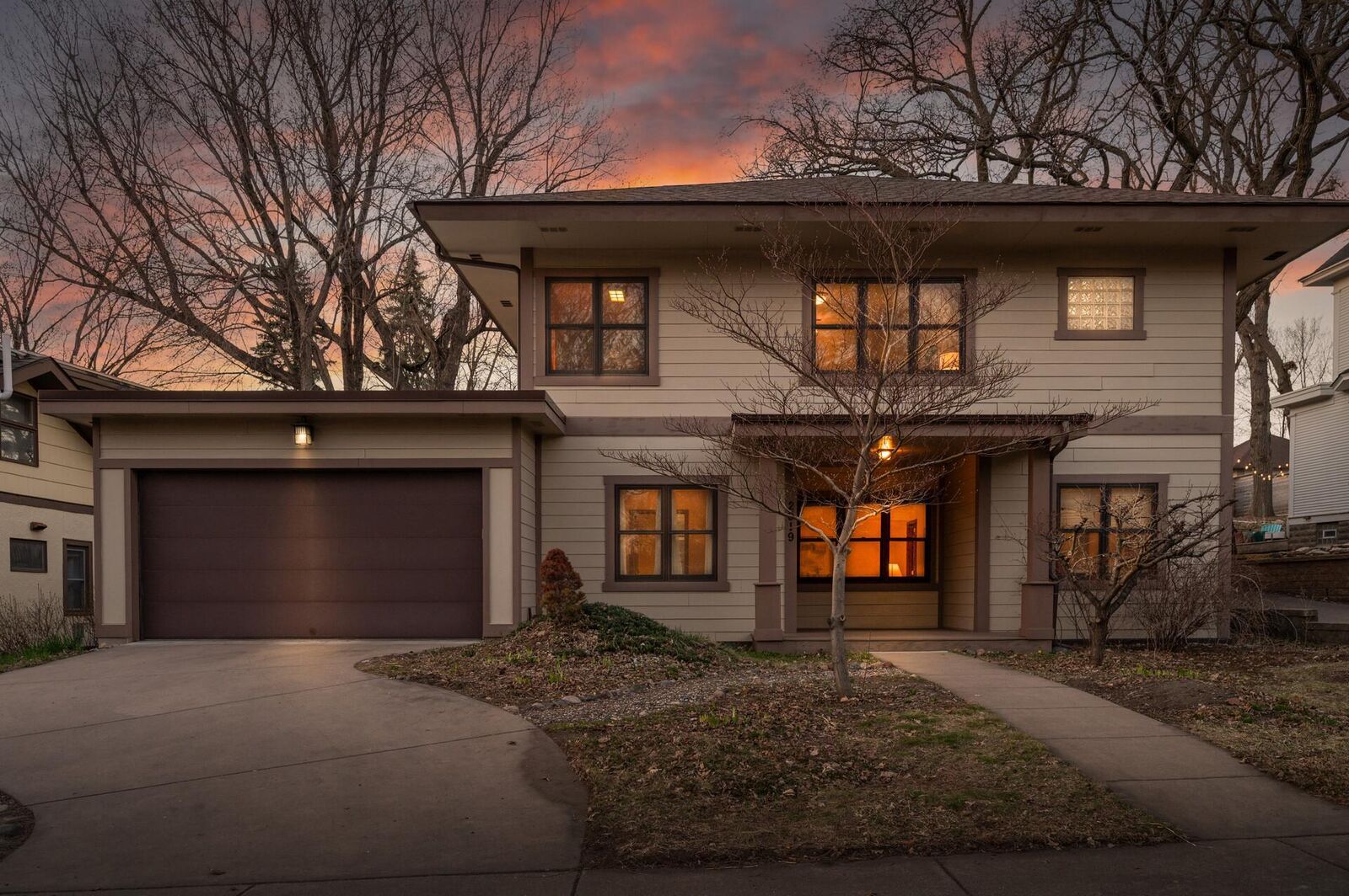 Property Photo:  2019 Franklin Avenue SE  MN 55414 