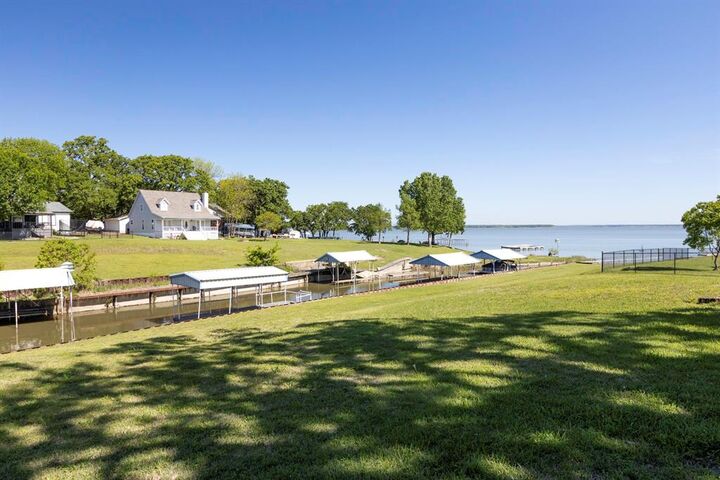 Property Photo:  1032 Shoreline Drive  TX 75474 