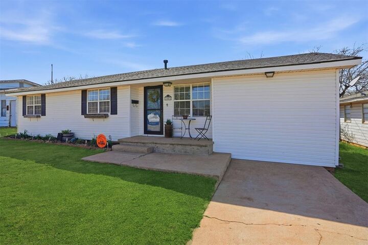 Property Photo:  1003 N Hightower Street  OK 73521 