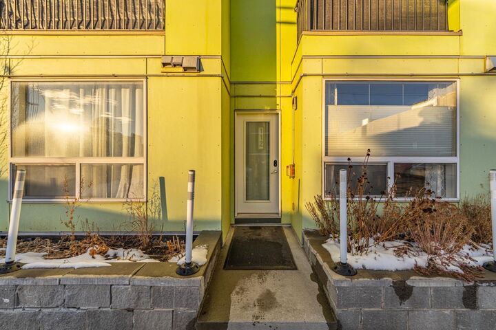 Property Photo: 1740 9 Street NW 112 AB T2M 4Z5