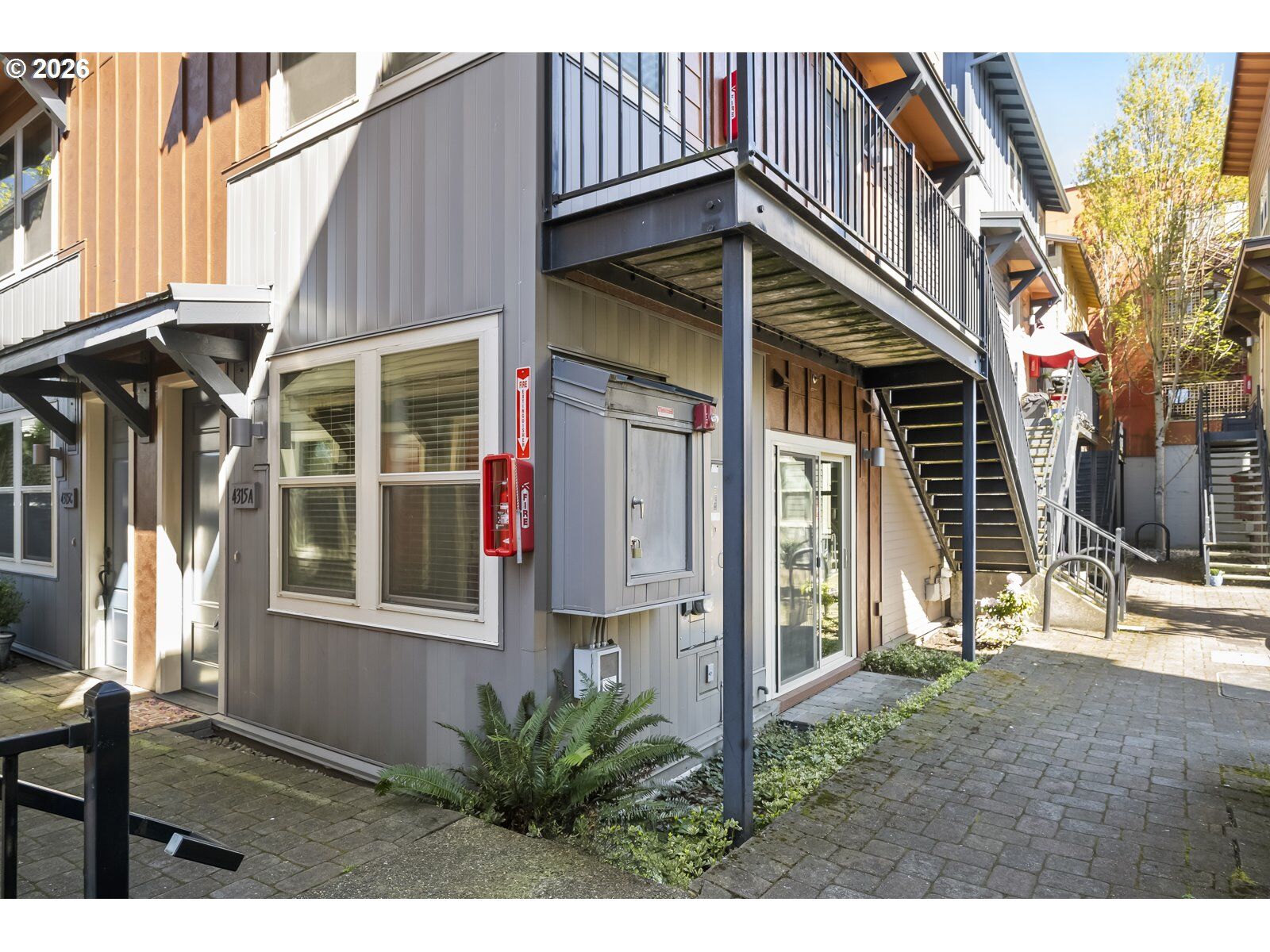Property Photo:  4315 SE Division St A  OR 97206 