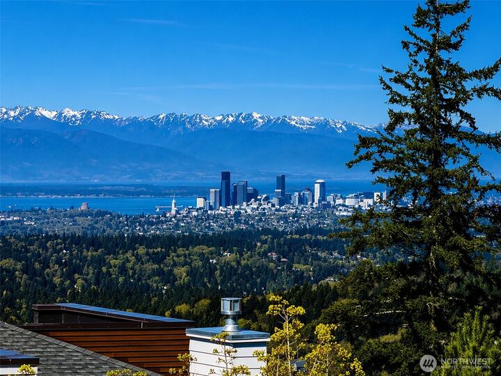 Property Photo: 7098 170th Avenue SE WA 98006