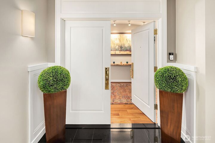 Property Photo:  2600  2nd Avenue 2501  WA 98121 