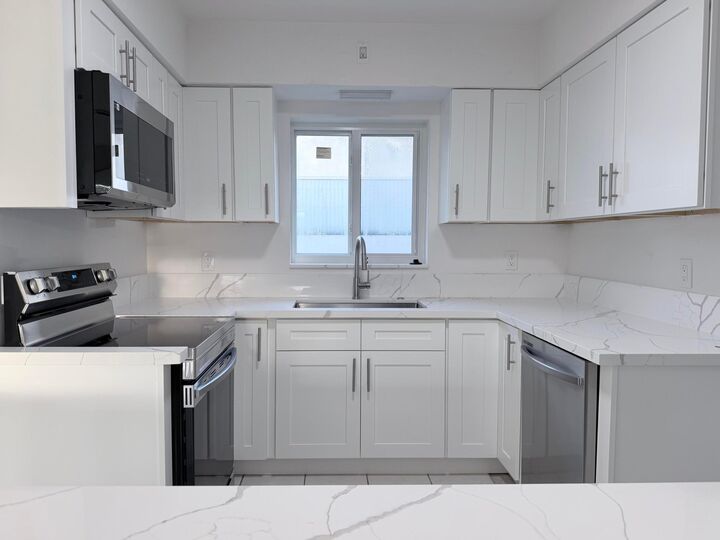 Property Photo: 231 NE 16th Avenue FL 33060