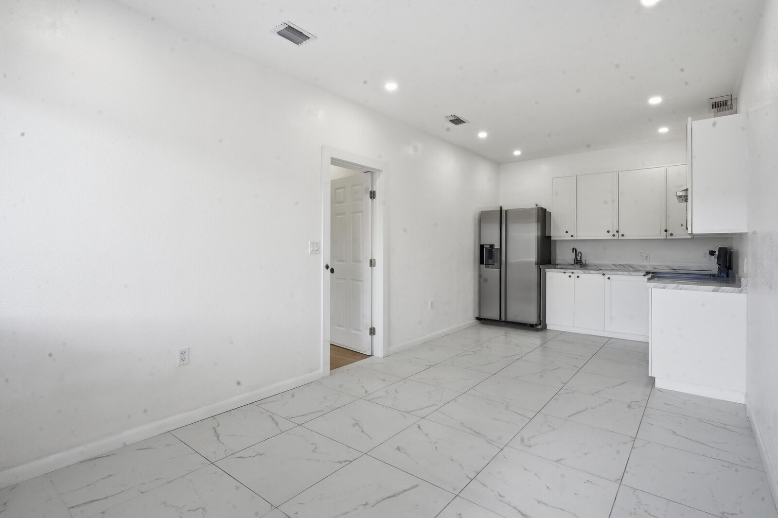 Property Photo: 340 SW 11th Avenue 2A FL 33009