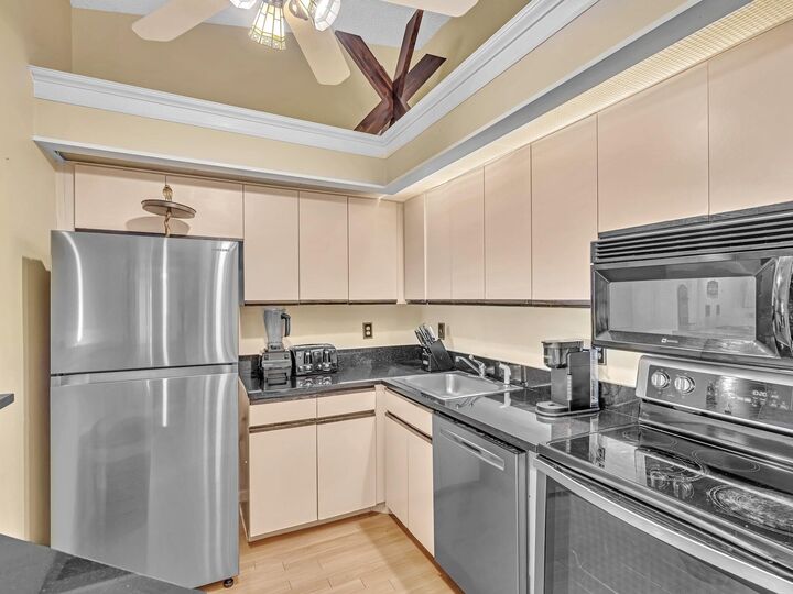 Property Photo:  1109 Duncan Circle 202  FL 33418 