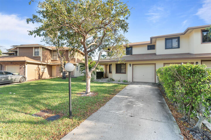 Property Photo:  6094 Live Oak Court B  FL 33319 