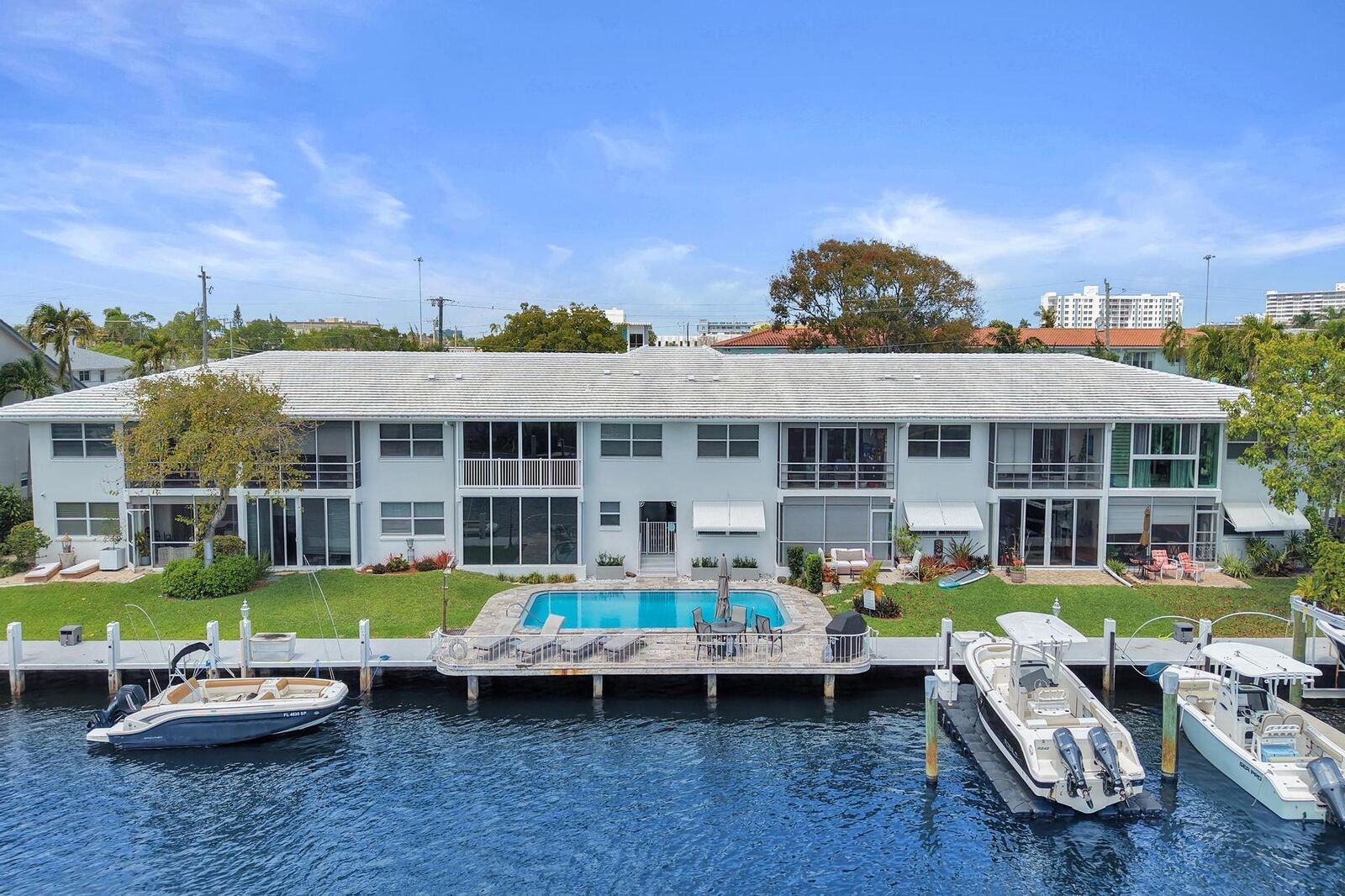 Property Photo:  2820 NE 30th Street Apt 2  FL 33306 