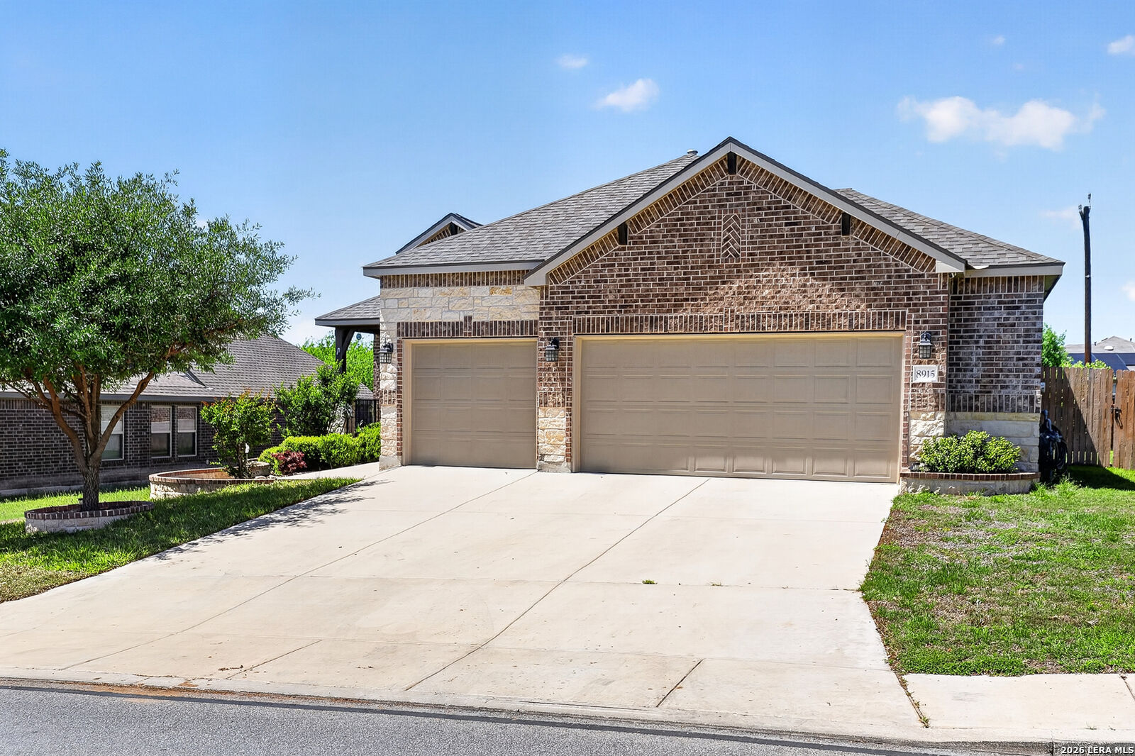 Property Photo:  8915 Monument Parke  TX 78254 