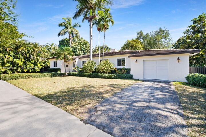 Property Photo: 330 Viscaya Ave FL 33134