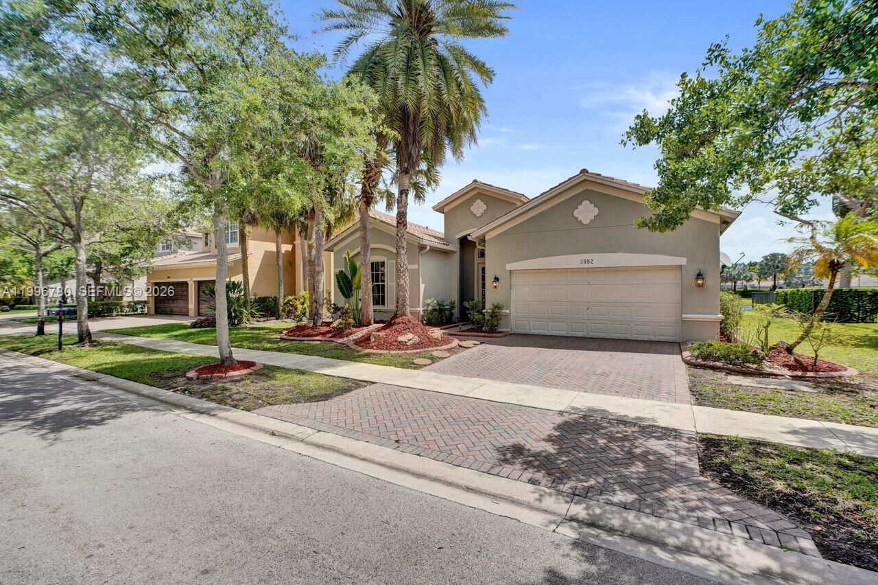 Property Photo: 3982 W Whitewater Ave FL 33332