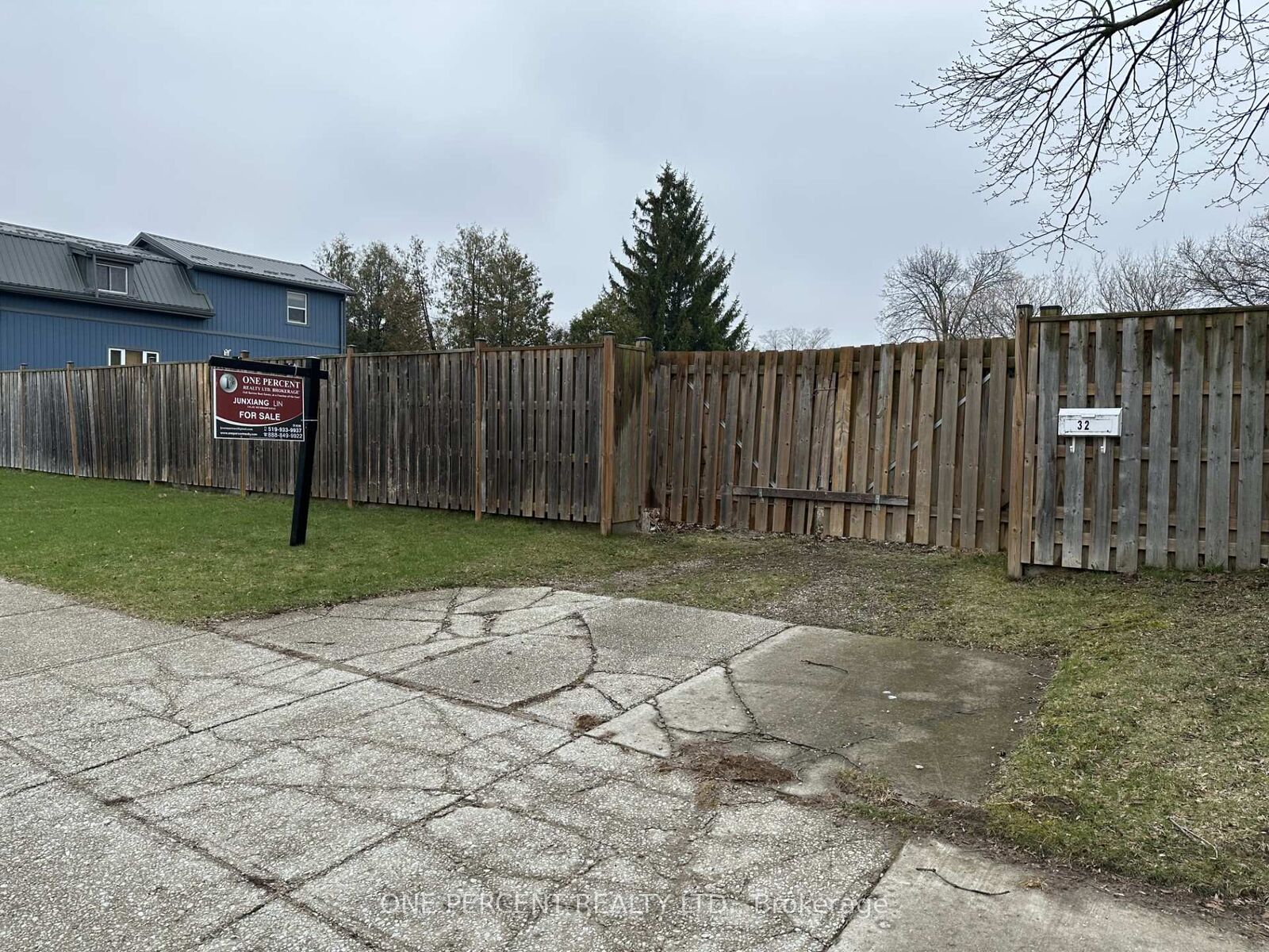Property Photo:  32 Hume Street E  ON N5Z 2N8 