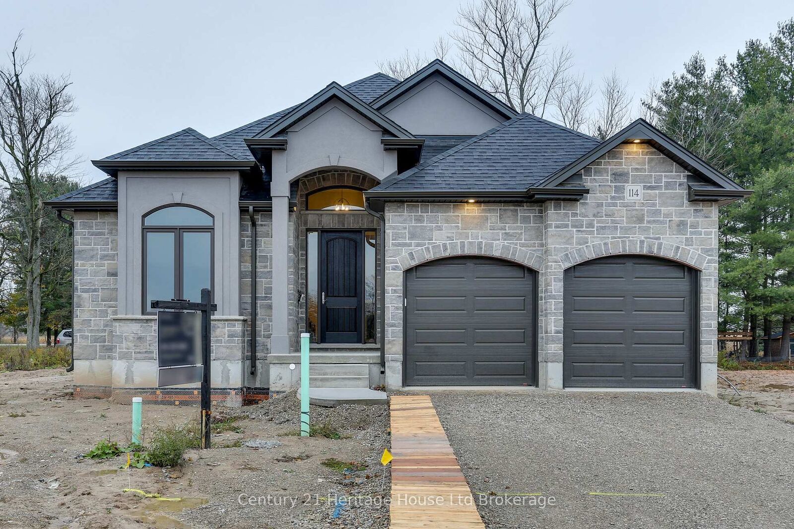 Property Photo: 114 Beech Boulevard ON N4G 5S1