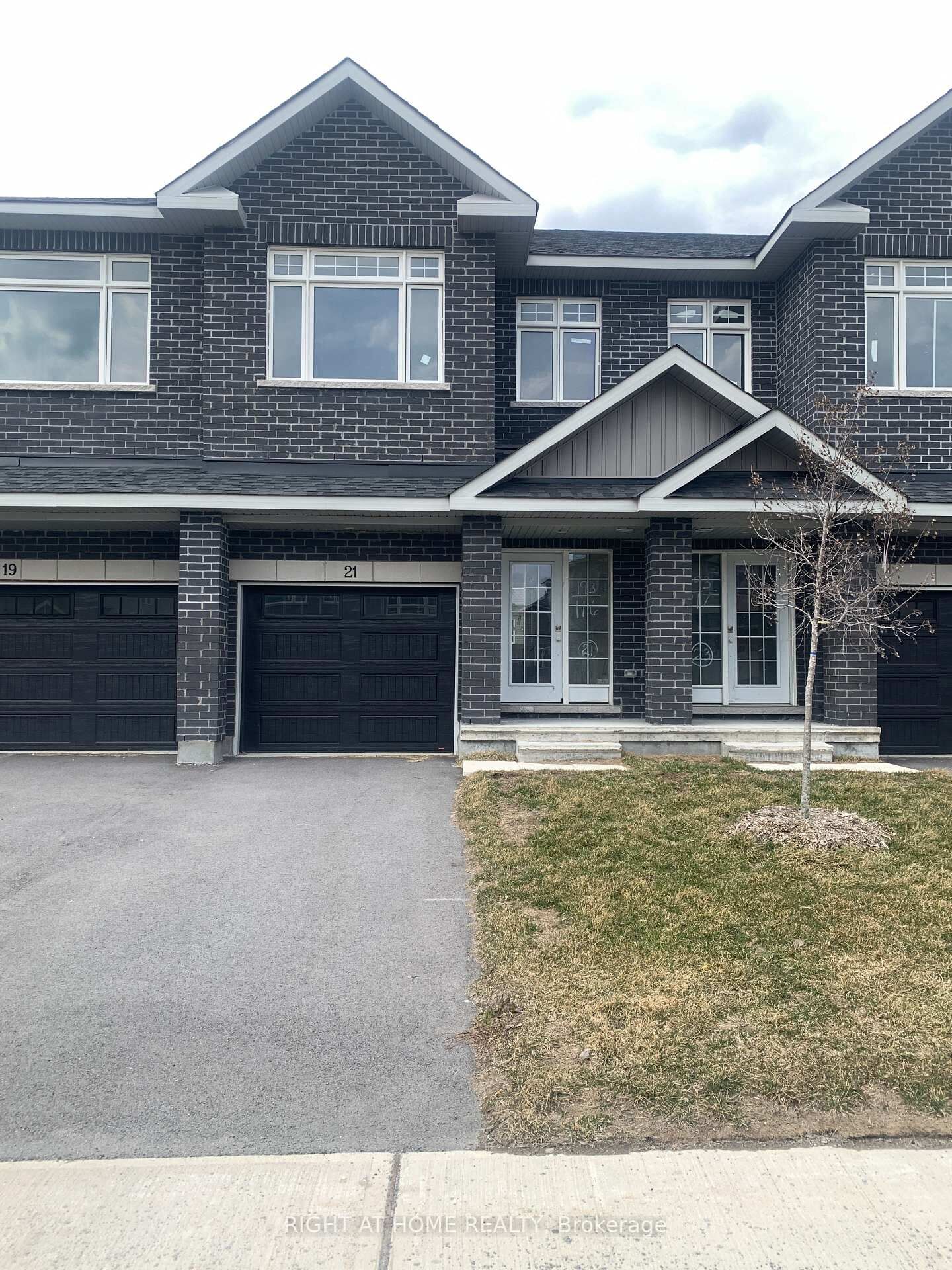 Property Photo: 21 Wylie Way ON K7C 0C4