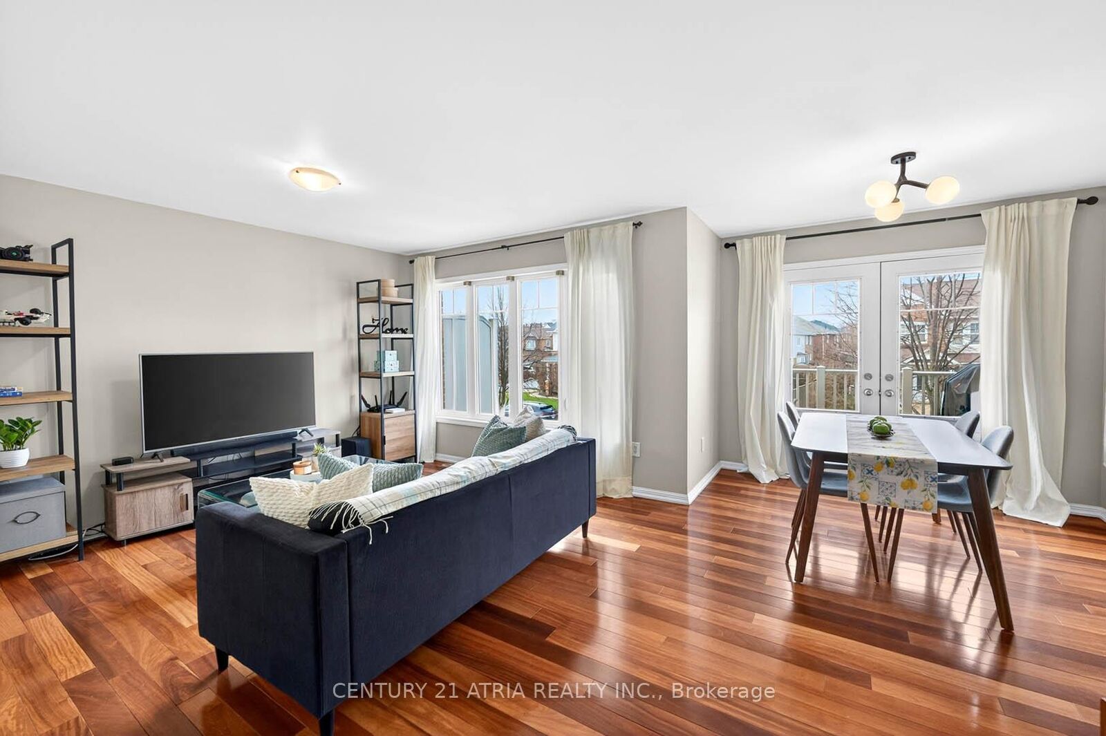 Property Photo:  18 Cossey Lane  ON L4A 0R1 