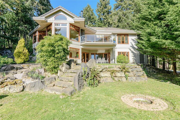 Property Photo: 119 Quail Cres BC V8K 2G4