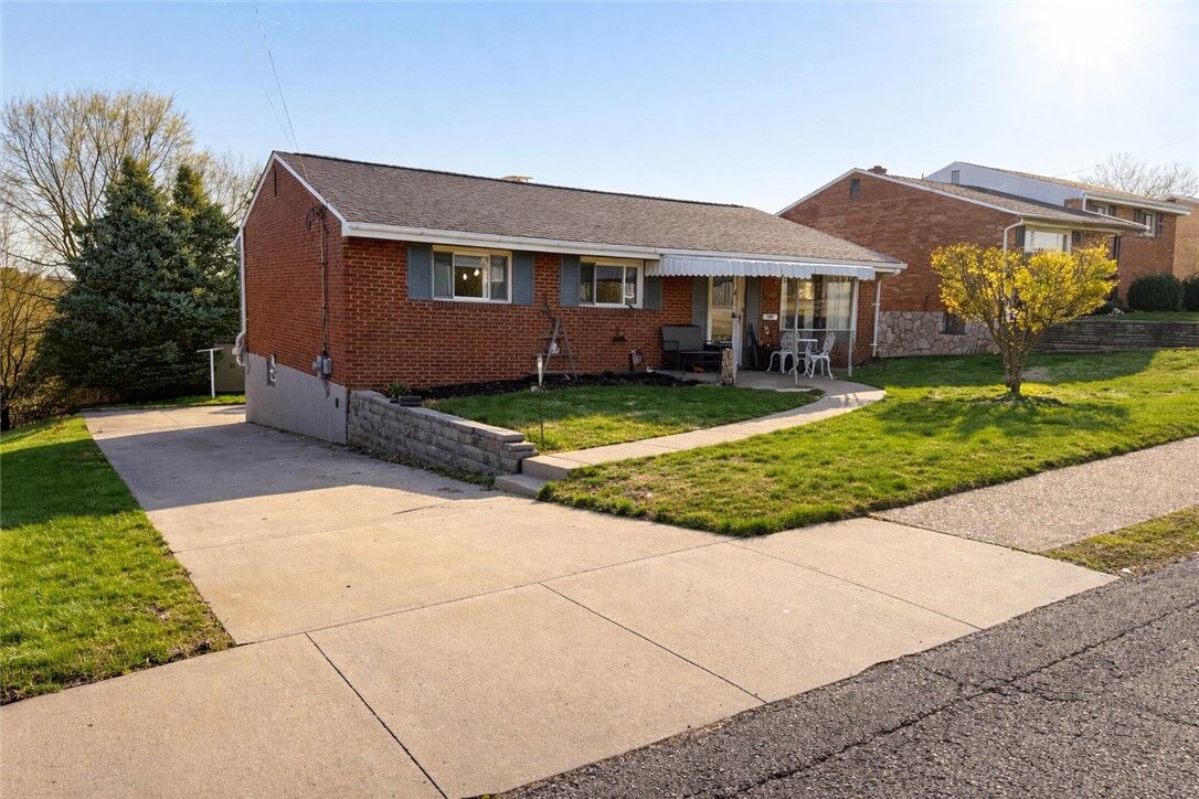 Property Photo:  1110 Portsmouth Dr  PA 15133 