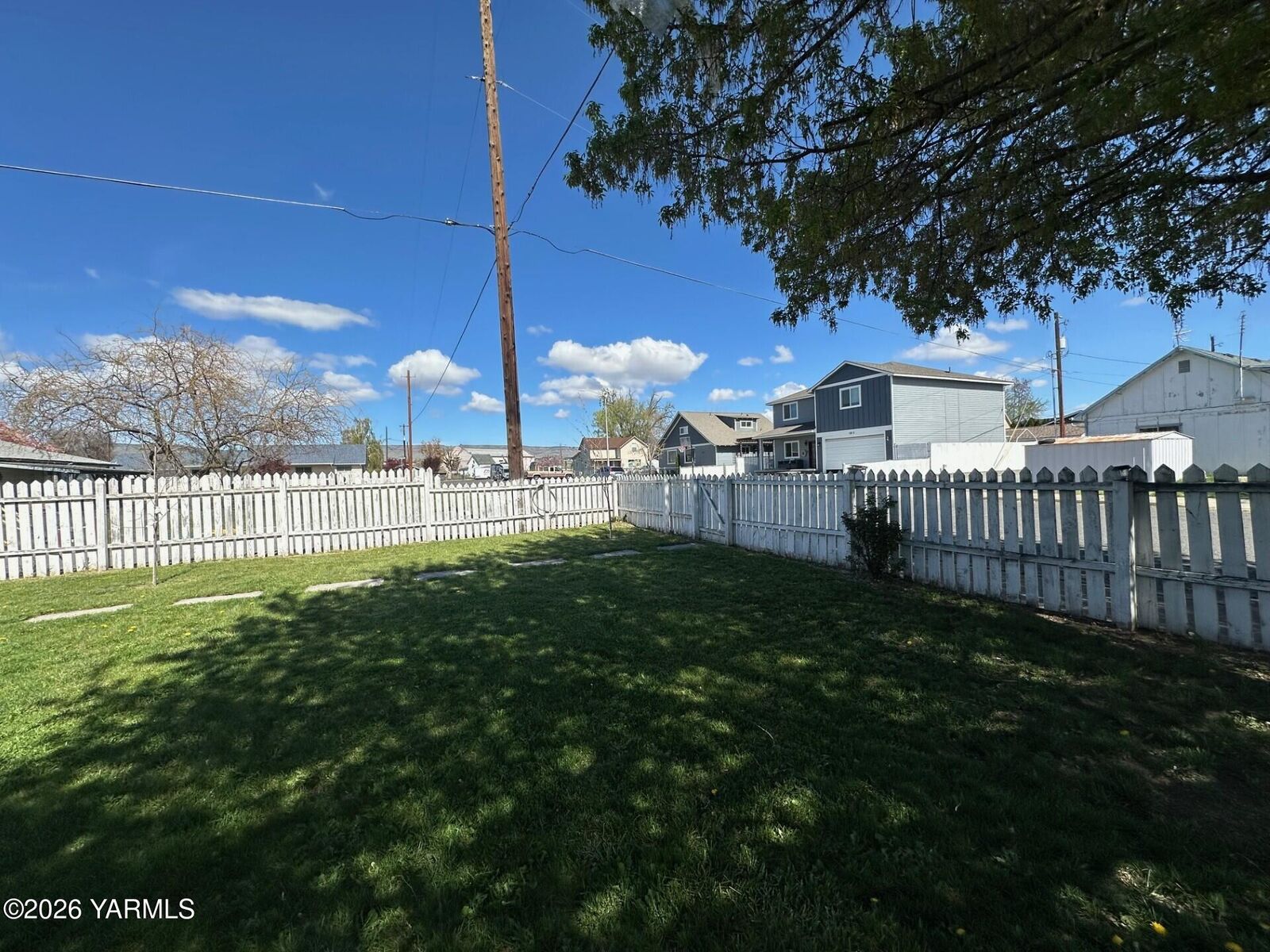 Property Photo:  204 N Spokane St  WA 98936 