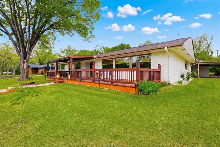 Property Photo: 305 North Harvey Street TX 77836