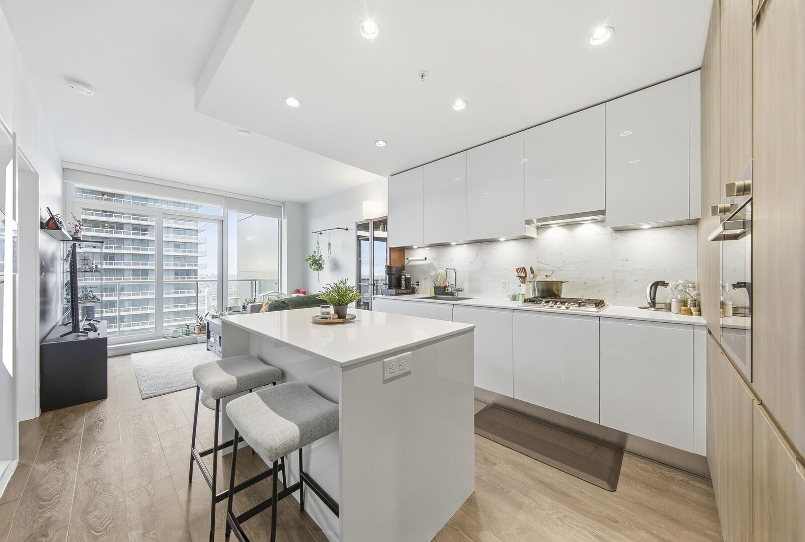Property Photo: 4650 Brentwood Boulevard 4106 BC V5C 0M3