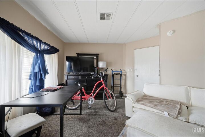 Property Photo:  4 Tee Lane  CA 93308 