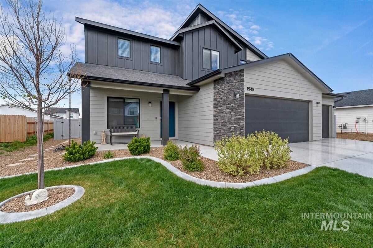Property Photo: 1945 SW Sharpshinned ID 83647