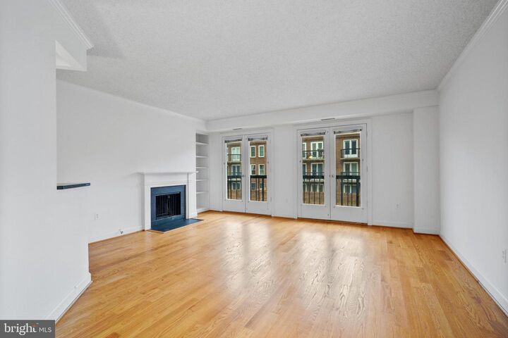 Property Photo: 800 S Saint Asaph Street 306 VA 22314