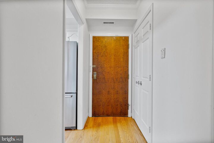 Property Photo:  800 S Saint Asaph Street 306  VA 22314 