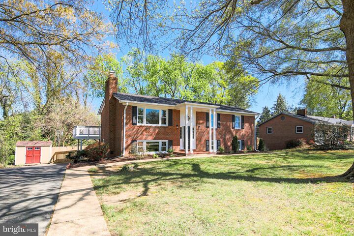 Property Photo:  7200 Popkins Farm Road  VA 22306 