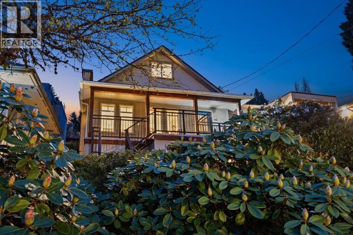 Photo de la propriété:  272 East Osborne Road  BC V7N 1M1 