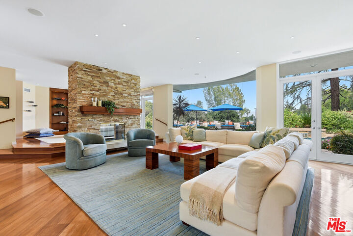 Property Photo:  4101 Clear Valley Dr  CA 91436 