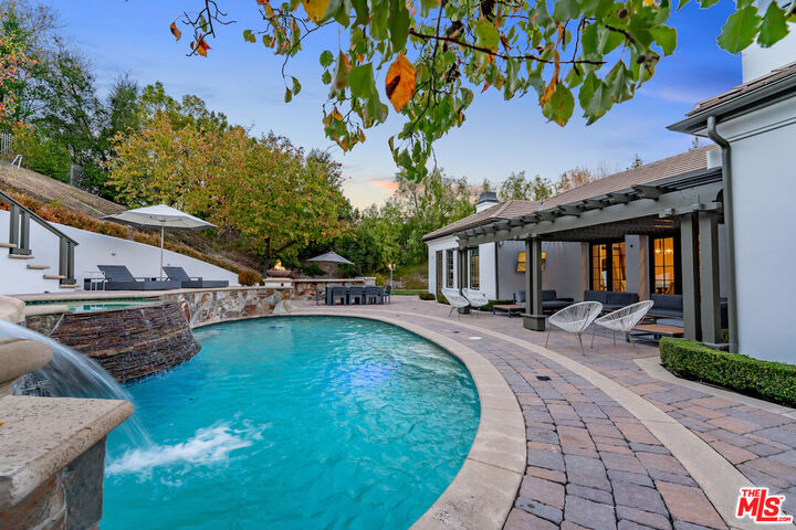 Property Photo:  25400 Prado De Las Peras  CA 91302 