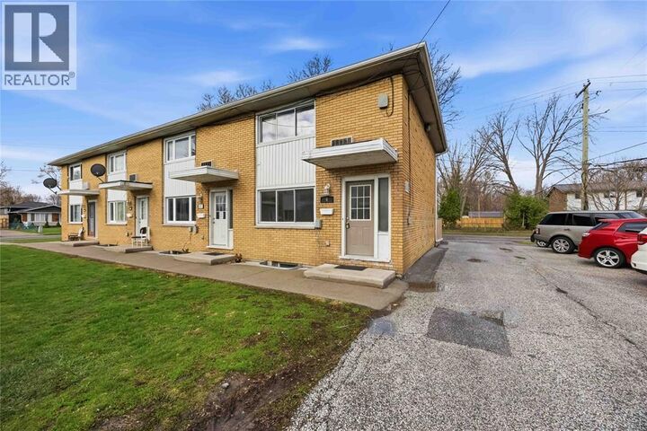 Property Photo: 800 Wellington Street 4 ON N7T 1J5
