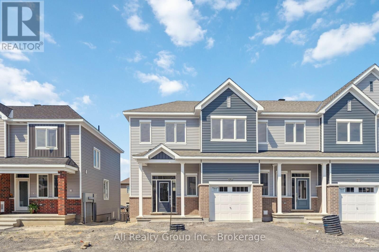 Property Photo:  309 Falsetto Street  ON K1W 0S5 