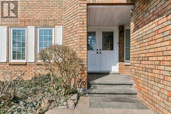 Property Photo:  4 Burt Drive  ON L6X 3H6 