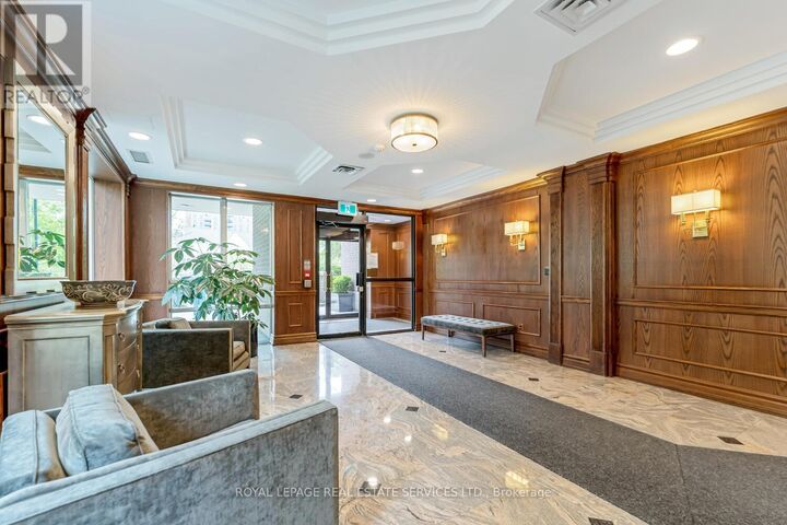 Property Photo:  17 Michael Power Place 311  ON M9A 5G5 