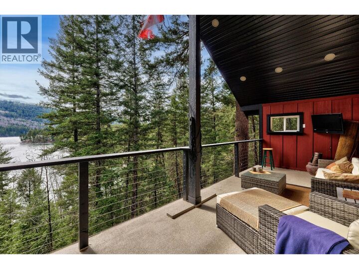 2486 Heffley-Louis Creek Road — photo 1