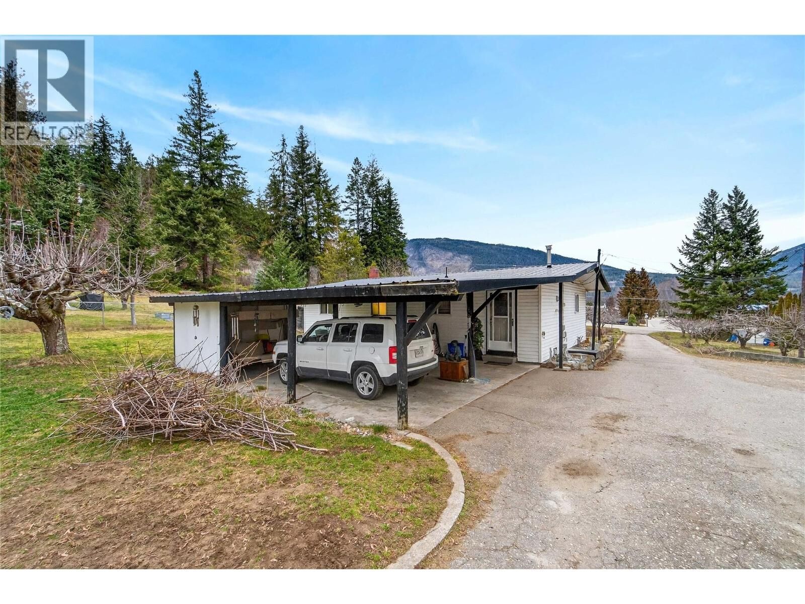 Property Photo:  4640 70 Avenue Northeast  BC V0E 1K0 