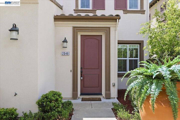 Property Photo:  2048 Tarragon Rose Ct  CA 94582 