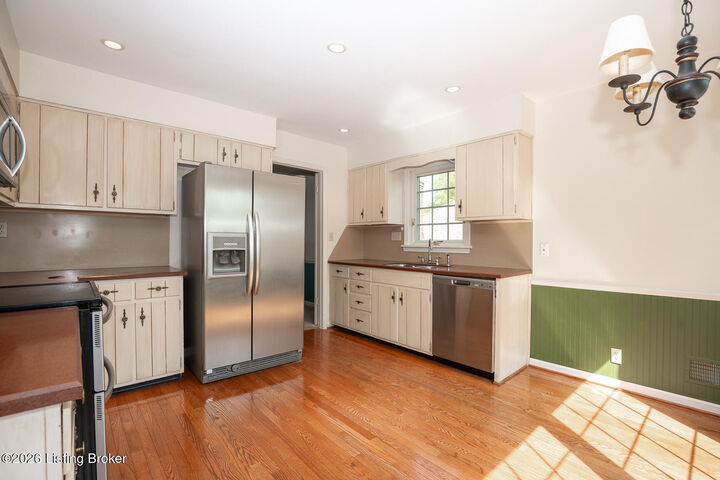 Property Photo:  7412 Glen Arbor Rd  KY 40222 
