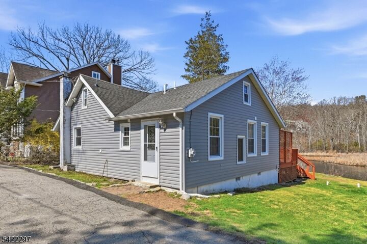 Property Photo: 6 Timberwood Ln NJ 07438