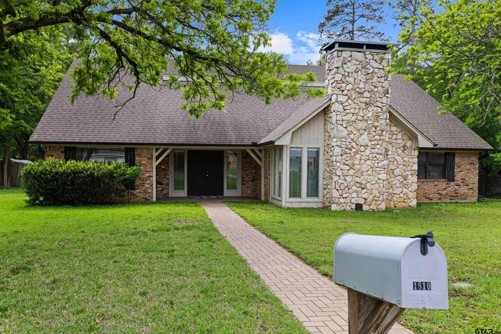 Property Photo:  1810 Azalea Street  TX 75644 
