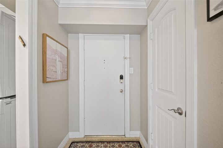 Property Photo:  361 N Post Oak Lane 138  TX 77024 