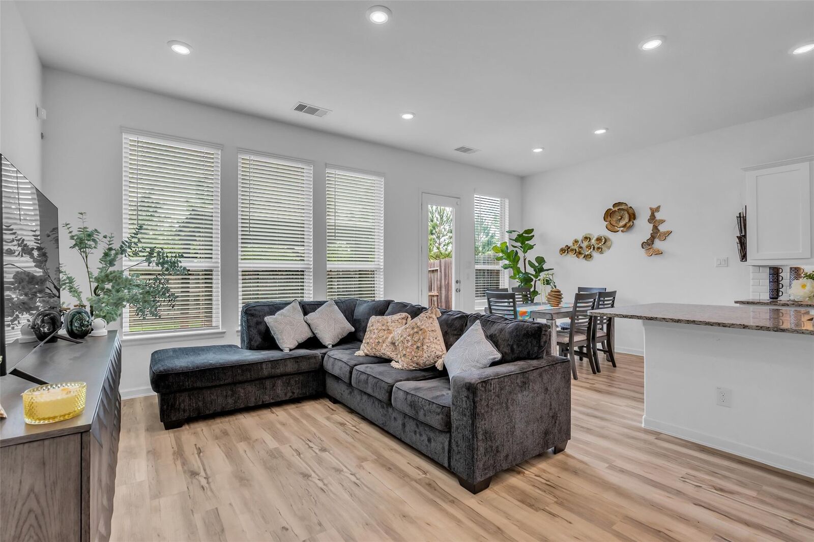 Property Photo: 662 Aspen Falls Court TX 77304