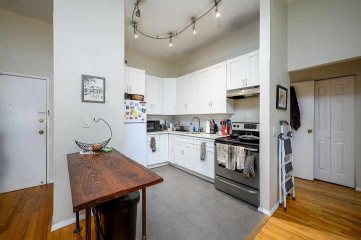 Property Photo: 264 9th St 1Q NJ 07302