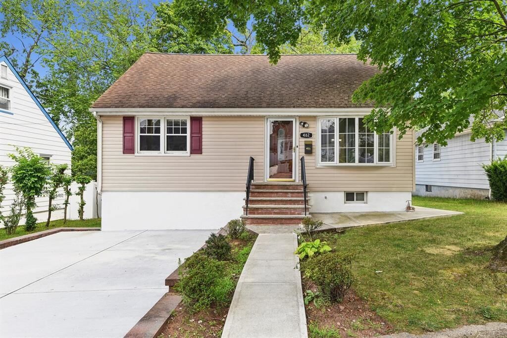 Property Photo:  482 South Elm St  NJ 07607 