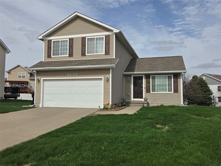 Property Photo:  3123 SW Chestnut Court  IA 50023 