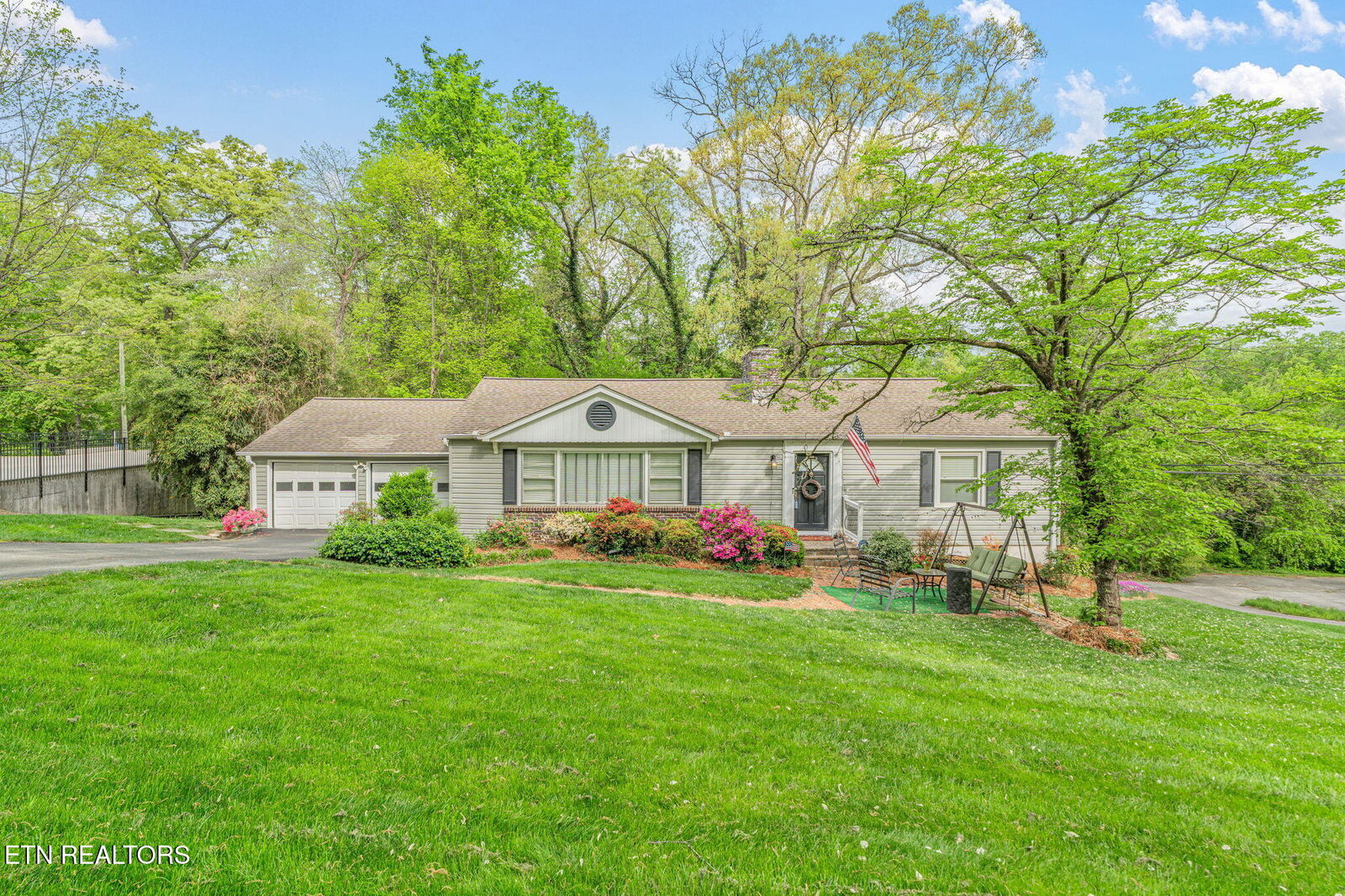 Property Photo: 5525 Crestwood Drive TN 37914